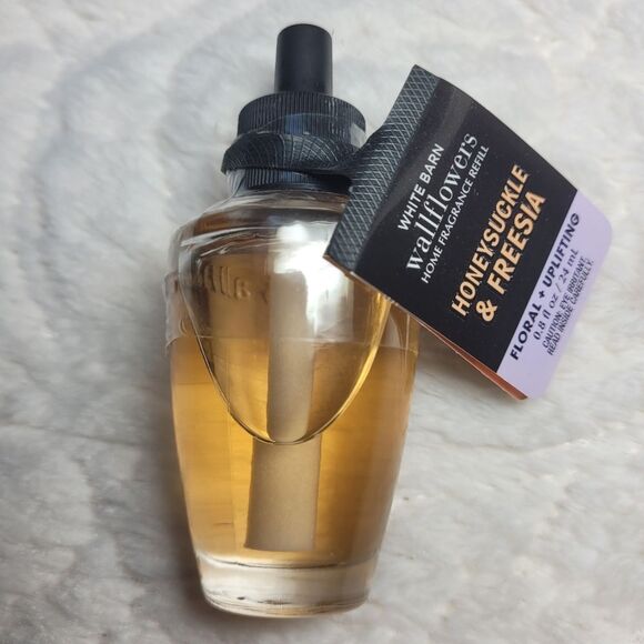 BBW White Barn Honeysuckle Freesia Wallflower Refill Bulb Floral Uplift New OOS - Picture 2 of 10